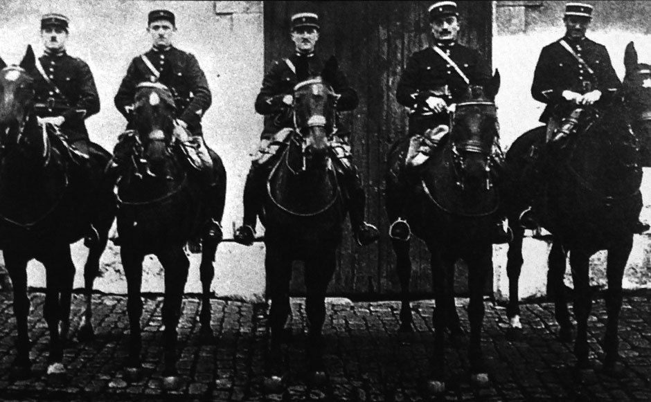 Gendarmes à cheval (Collection Milliard-Paré)
